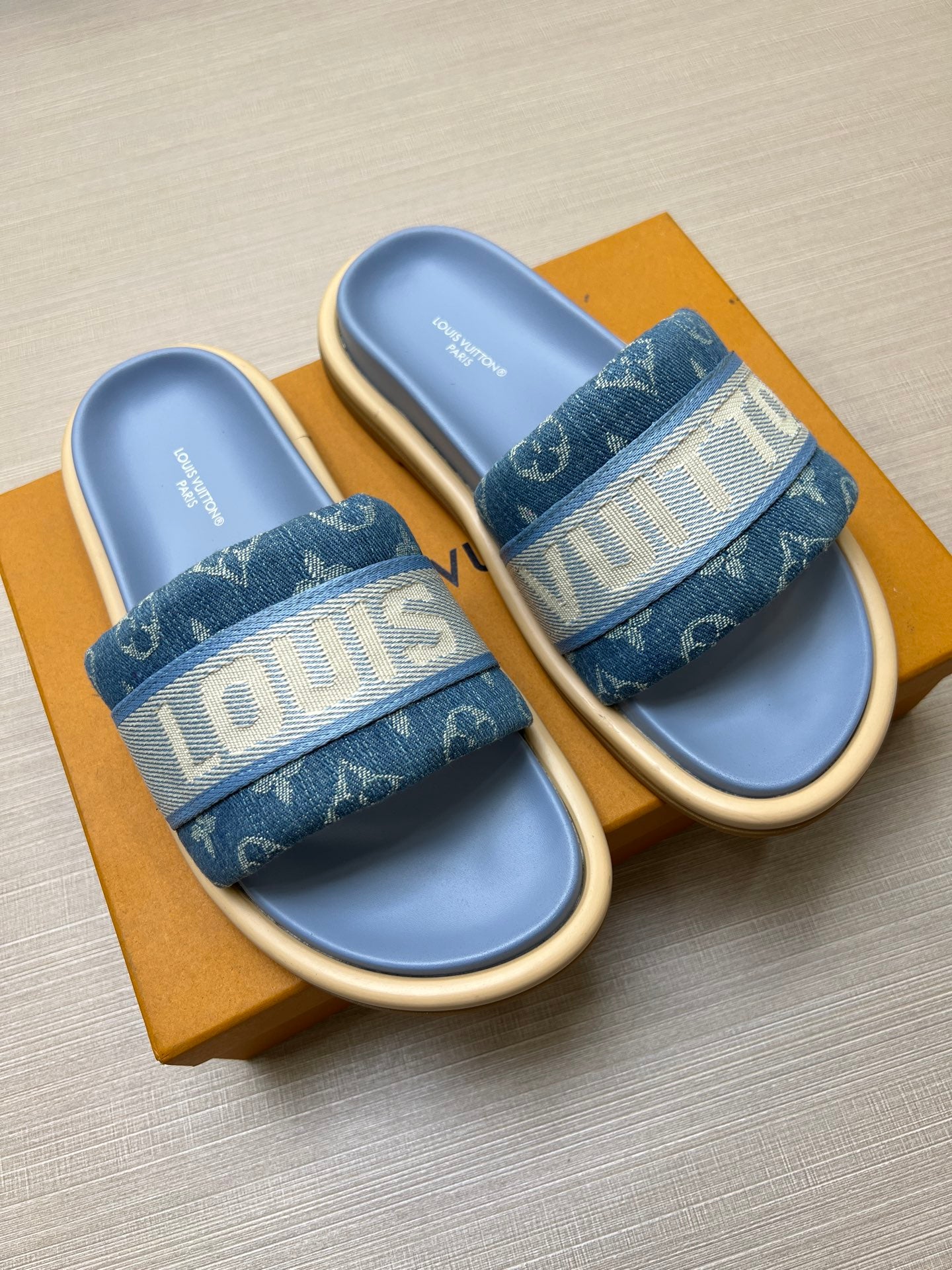 Z5Z35E301 Popular Slippers