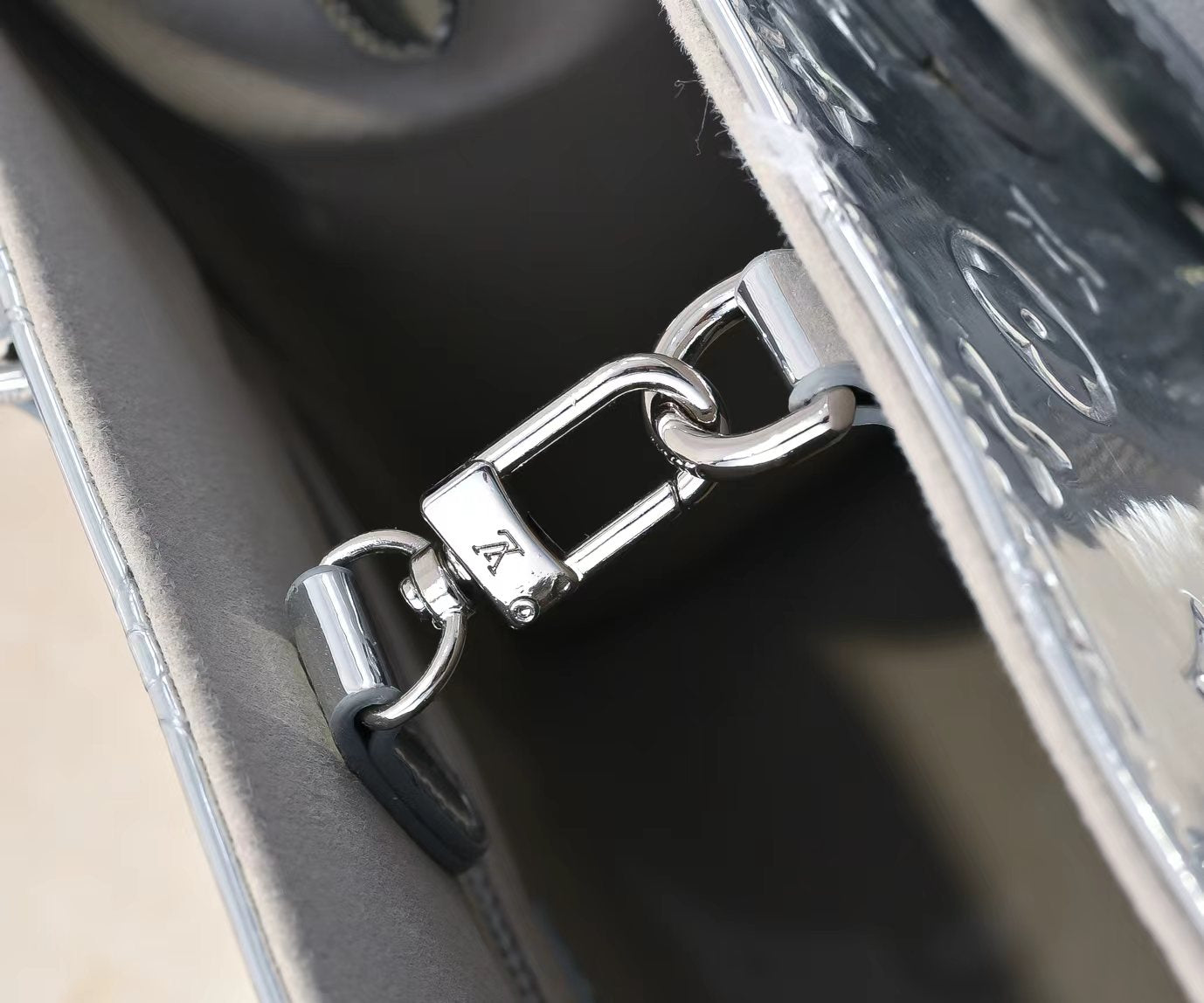 B1P36E36 Popular leather bag