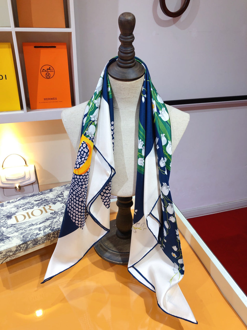 W1N55D7 Popular Silk Scarve
