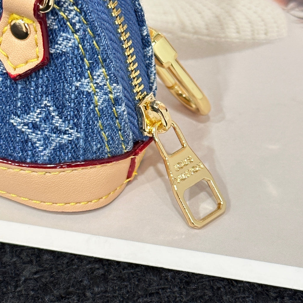 A1Z105E9 Popular bag 's charms accessories