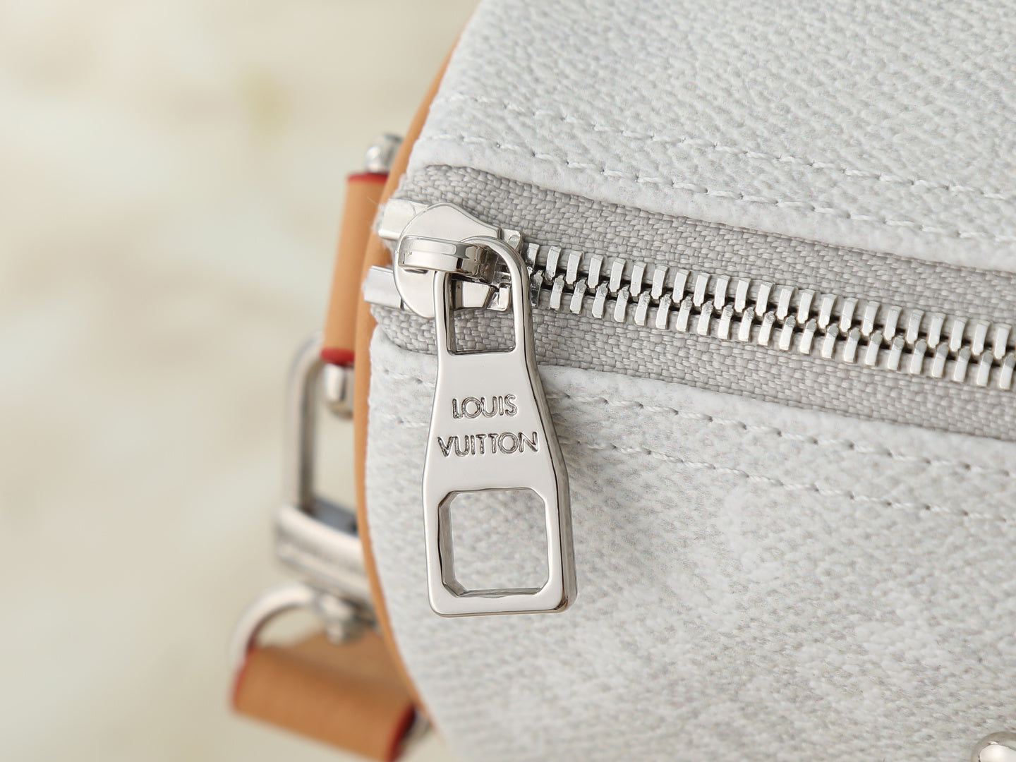B1R76E51 Popular leather bag