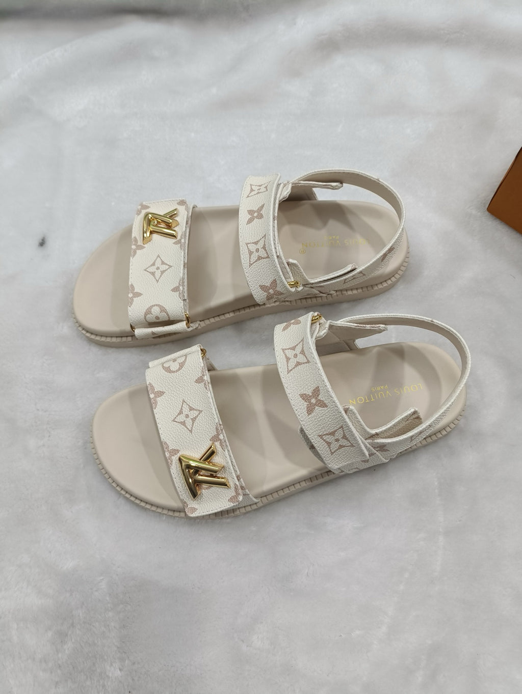 Z5LE211 Popular sandals
