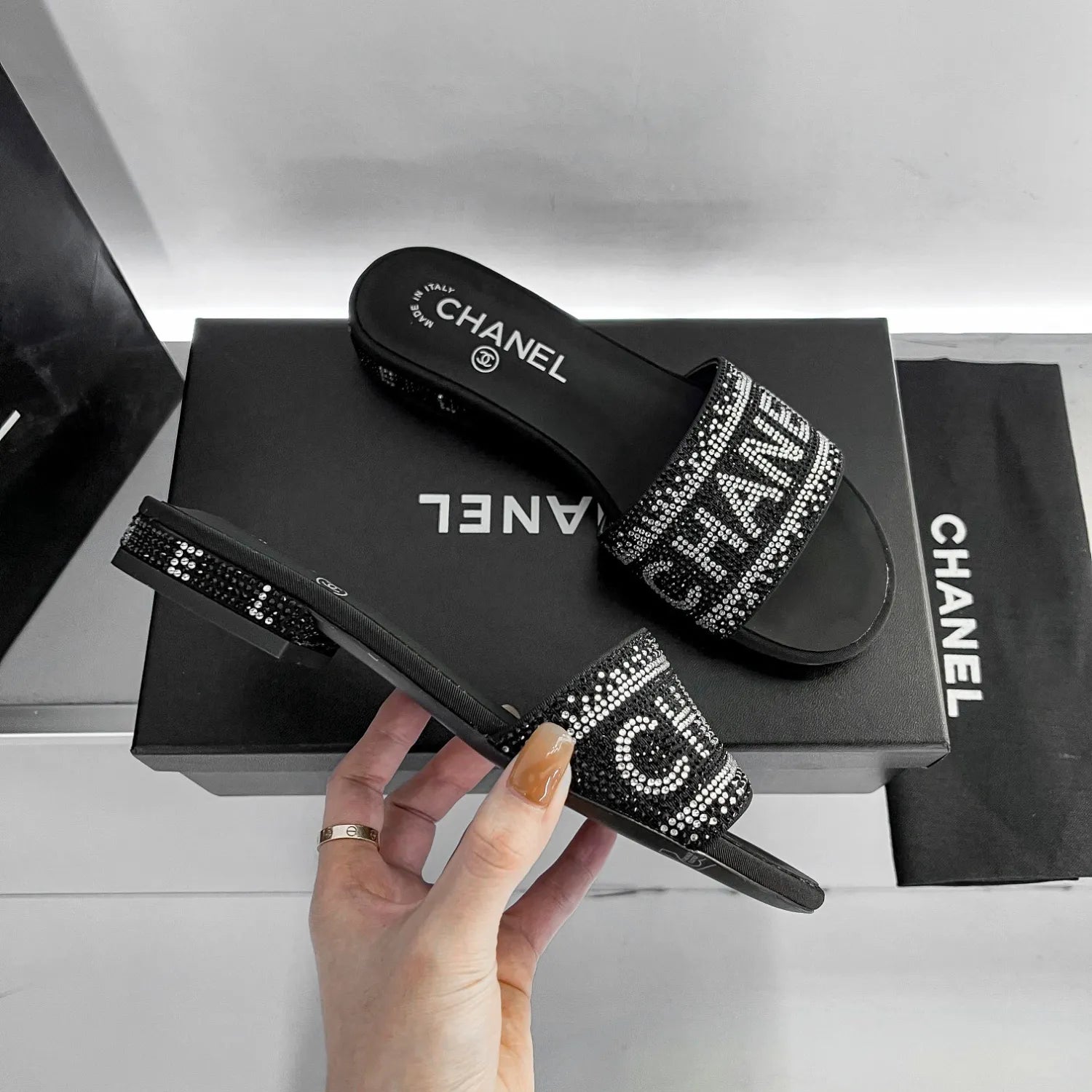 Z1ZC57 Popular sandals