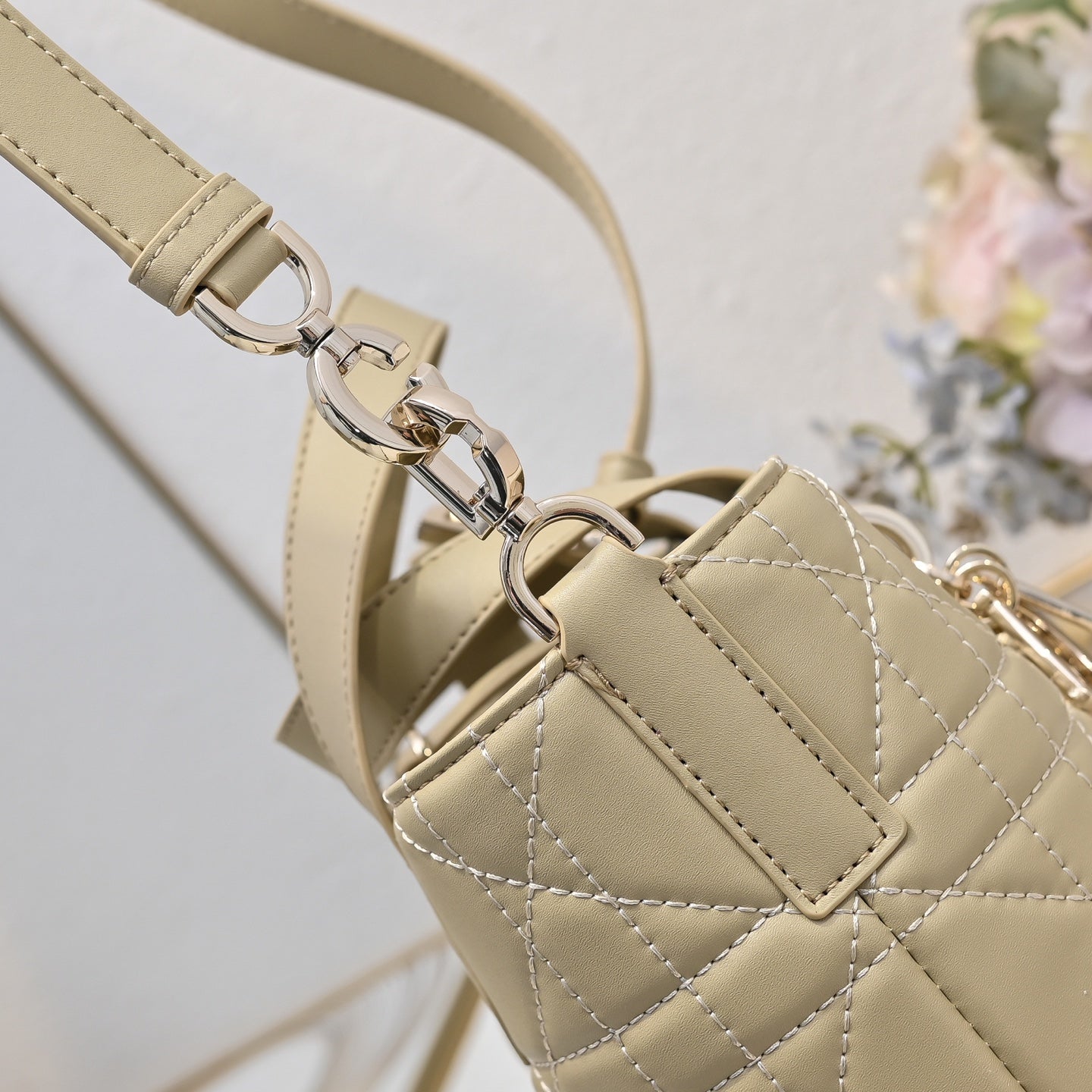 B1W15D17 Popular leather bag