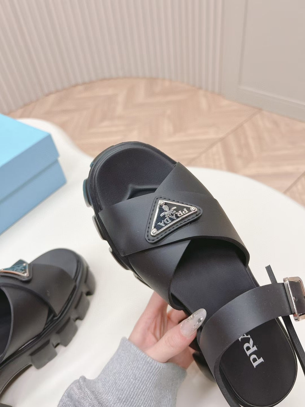 ZPX76P4 Popular sandals