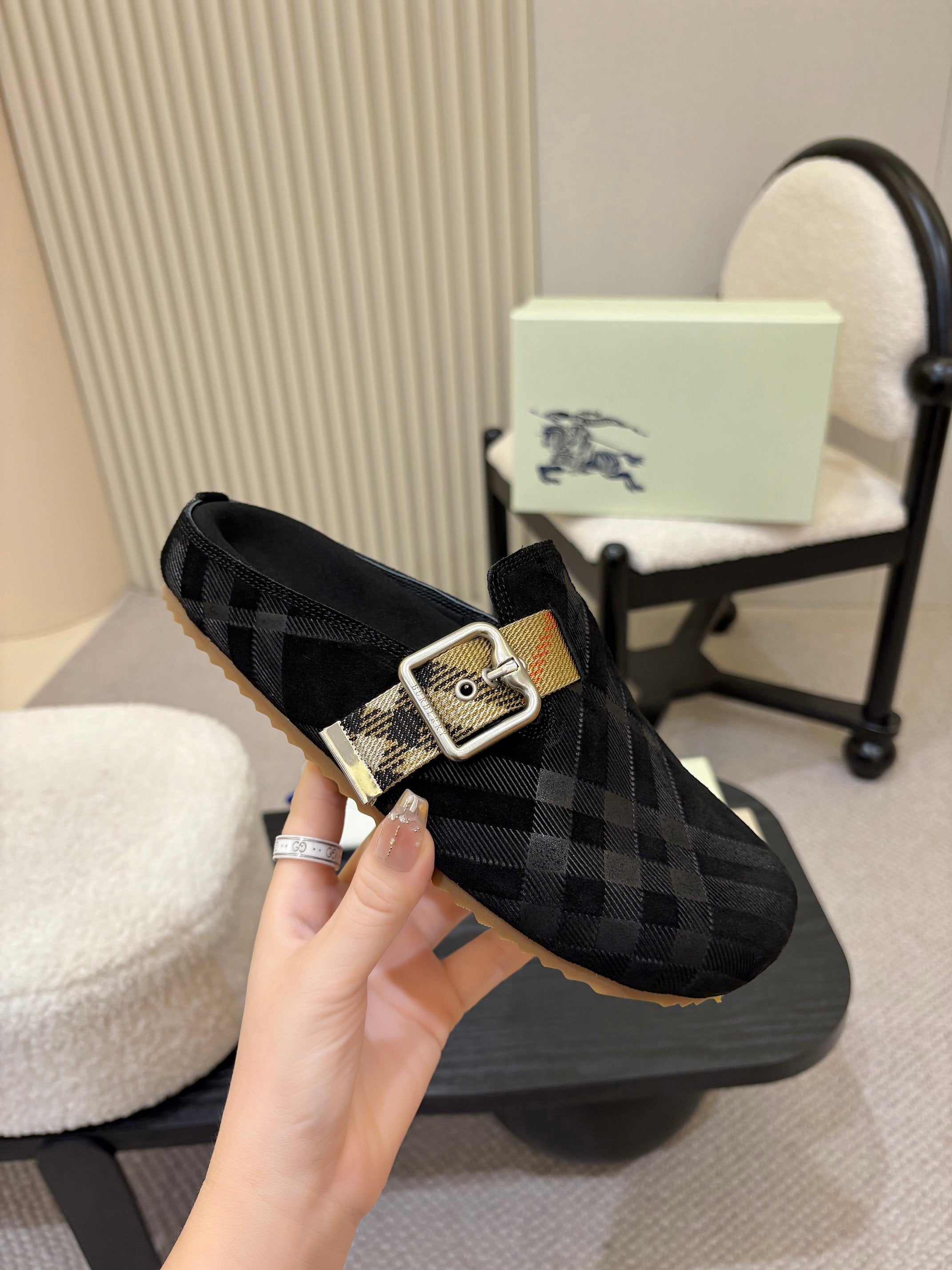 Z2N85R11 Popular high-quality shoes