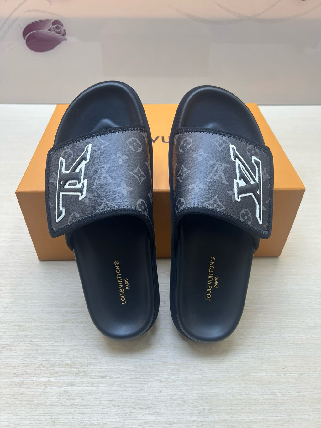 Z5R66E21 Popular  Slippers