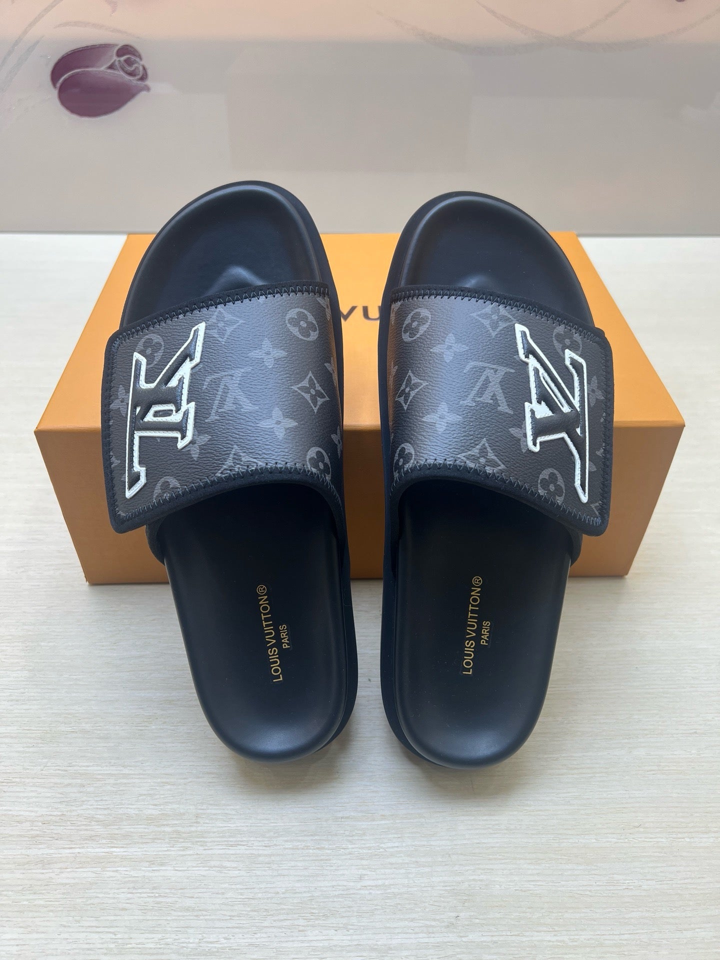 Z5R66E21 Popular  Slippers