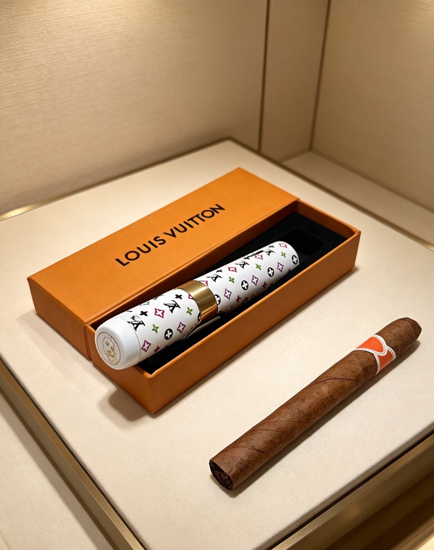A1R76E90 Popular cigar tube (excluding cigars)