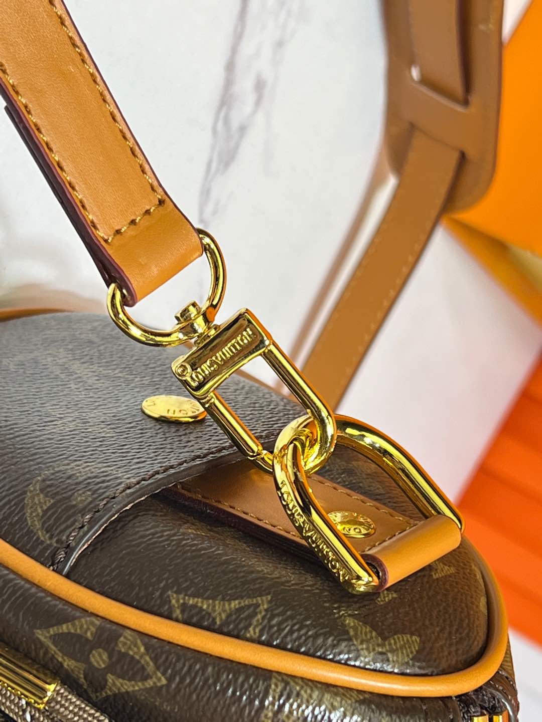 B1W15E39 Popular  leather bag