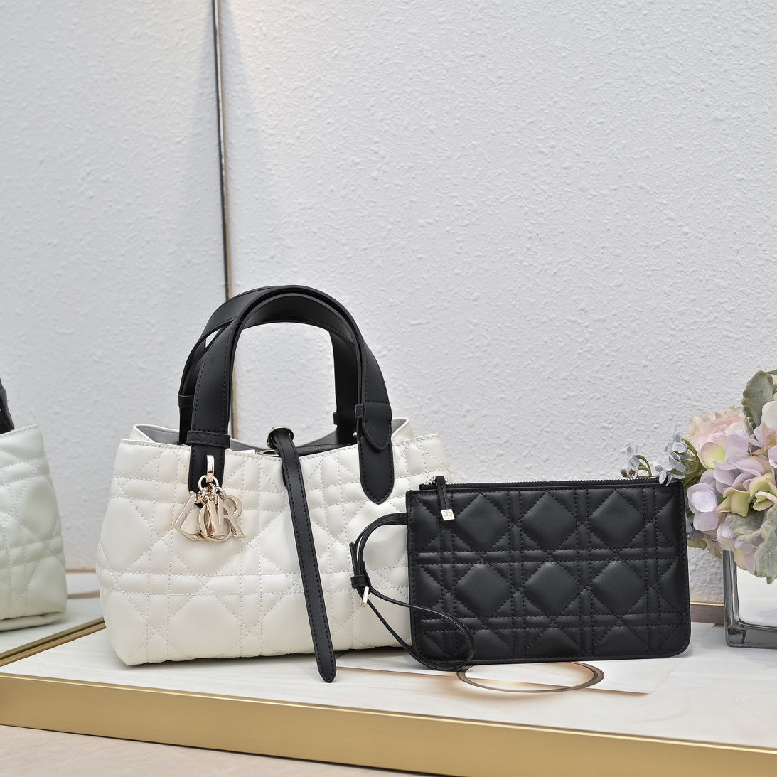 B1R76D40 Popular leather bag