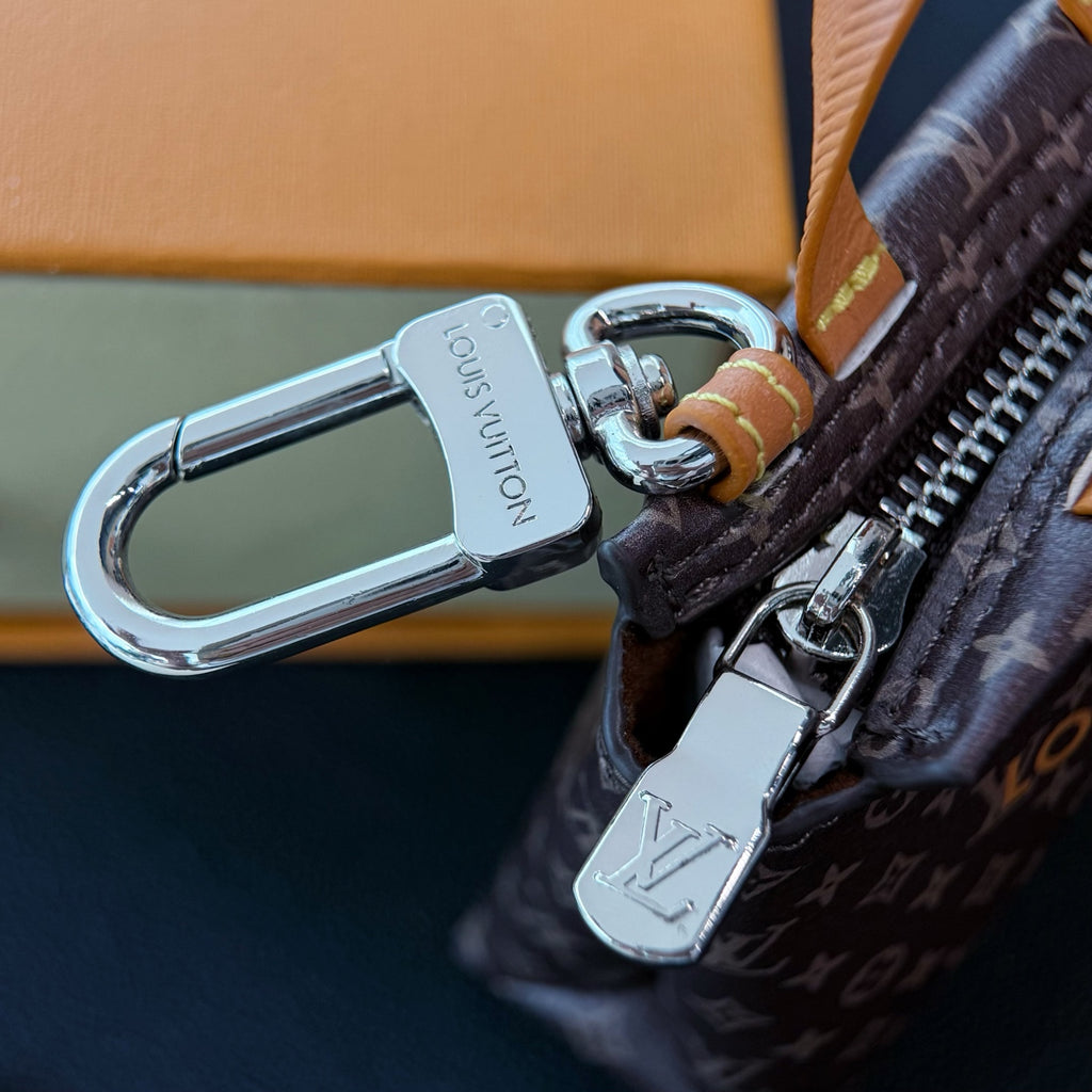 A1Z105E4 Popular bag 's charms accessories