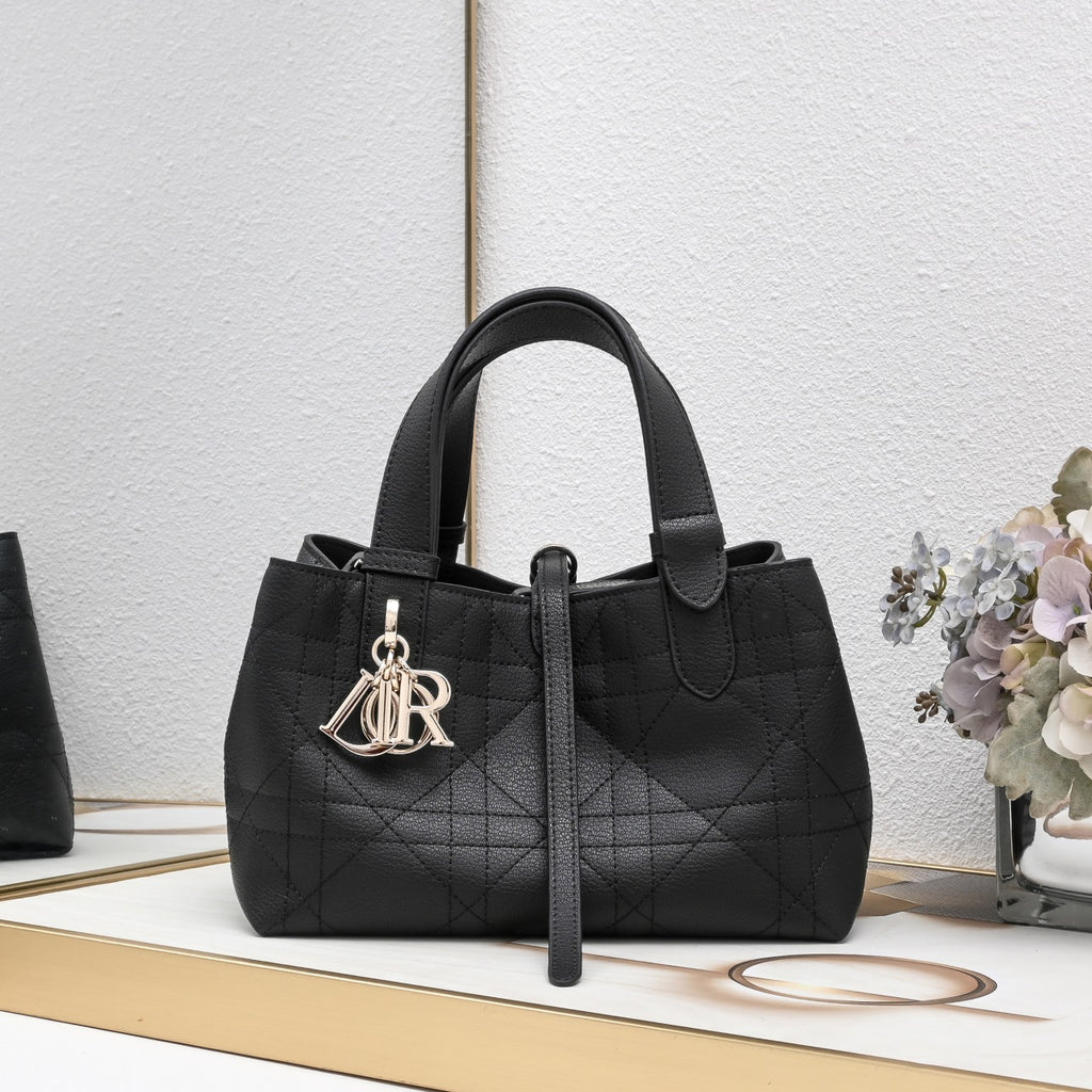 B1R76D42 Popular leather bag