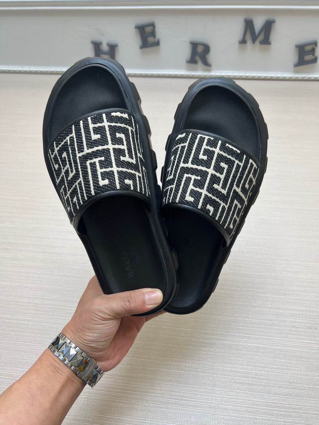 Z5ZA21 Popular slippers