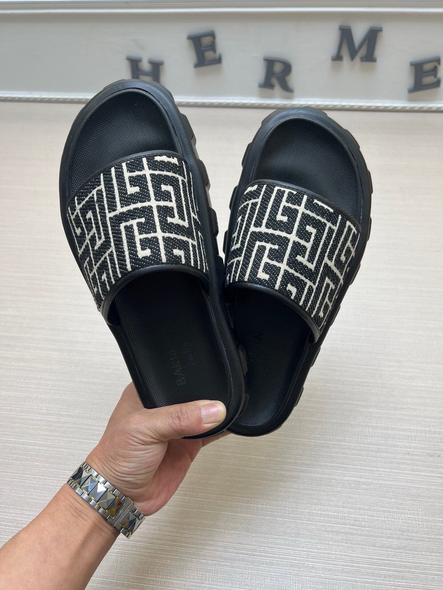 Z5ZA21 Popular slippers