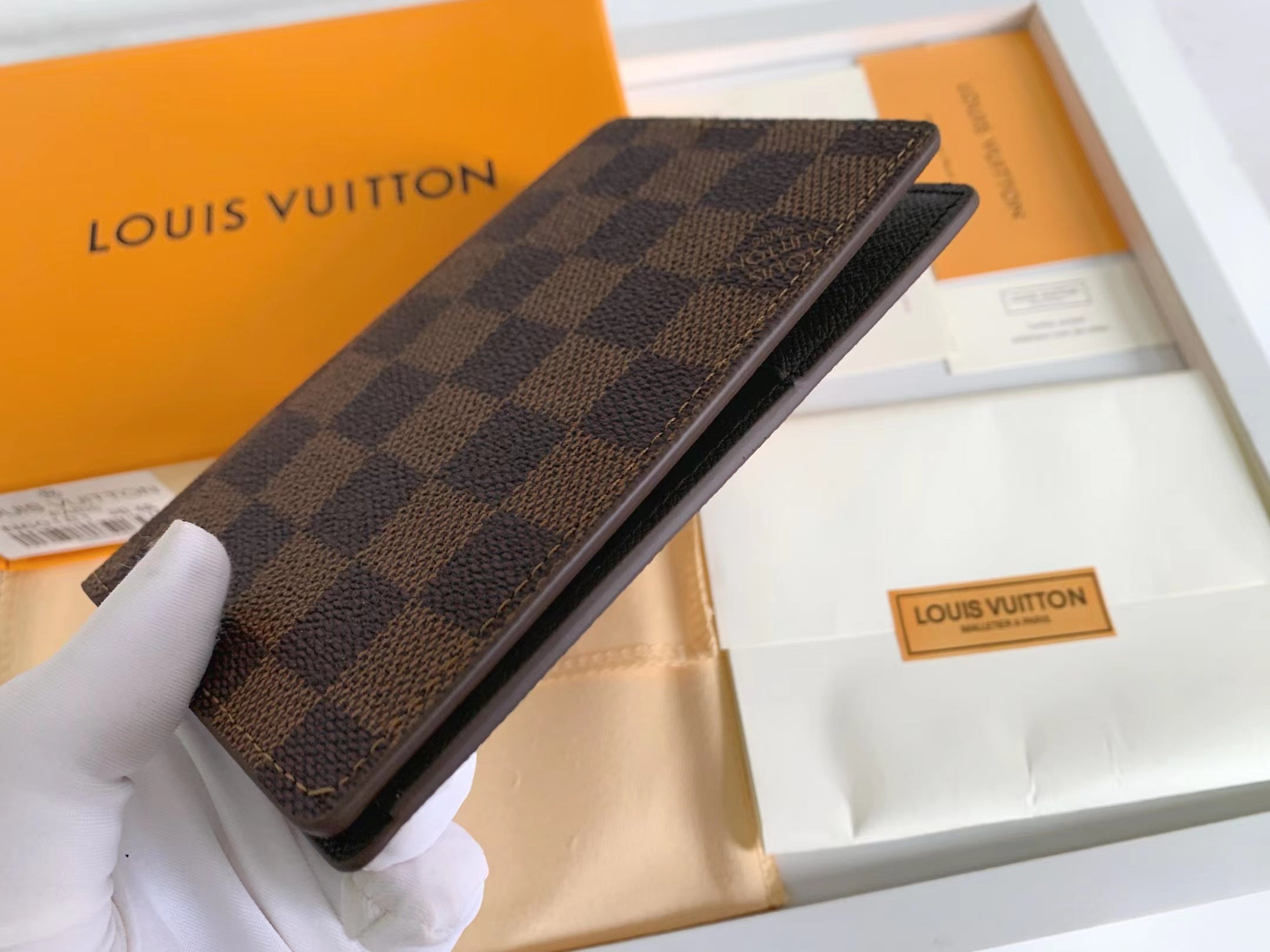 B1A42E300 Popular  leather wallets