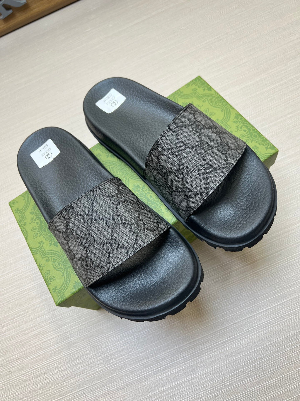 Z5X76B1 Popular slippers