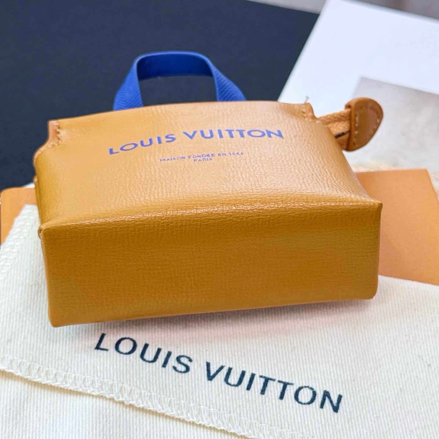 A1Z105E4 Popular bag 's charms accessories