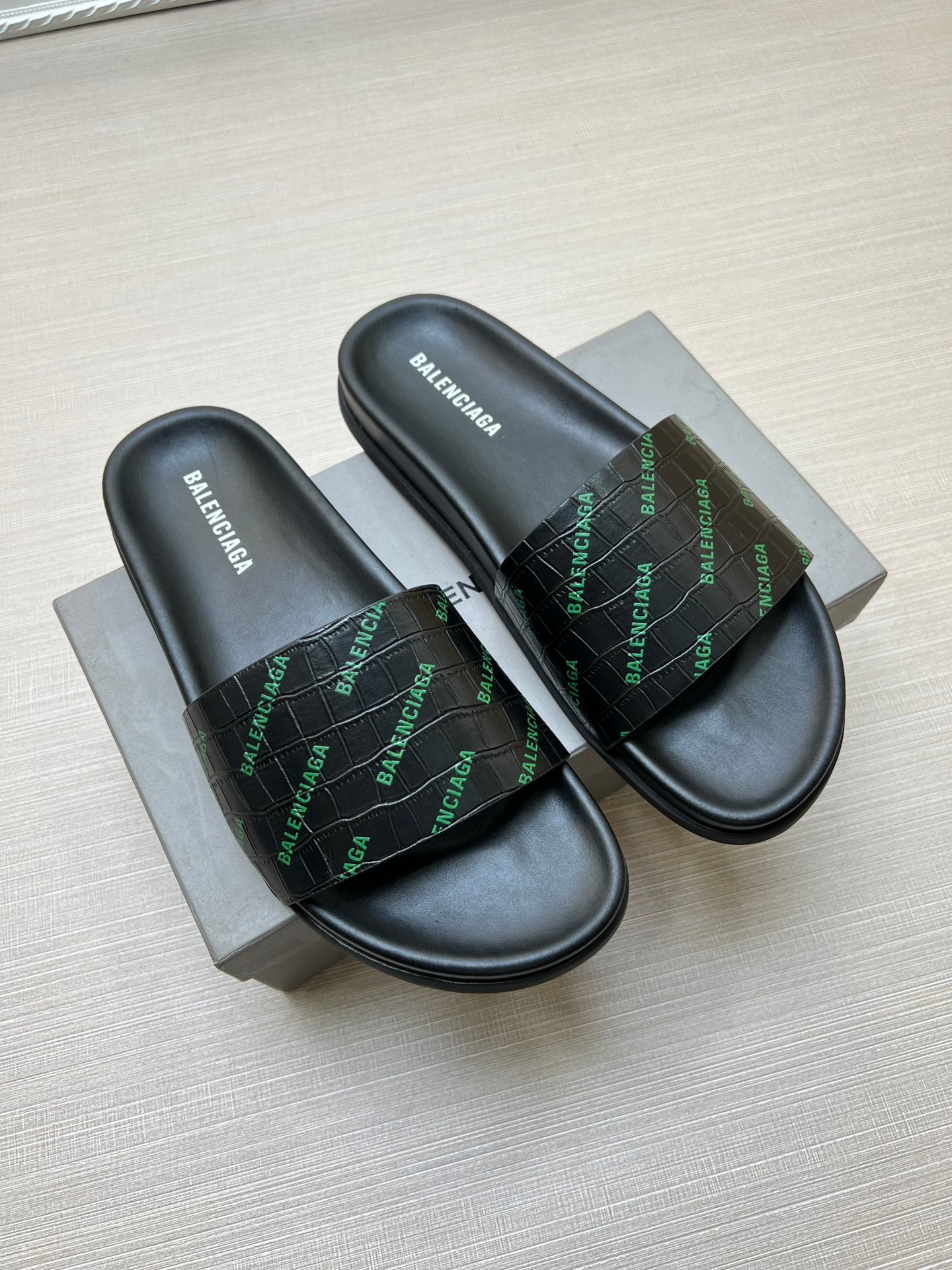 Z5ZJ99 Popular slippers