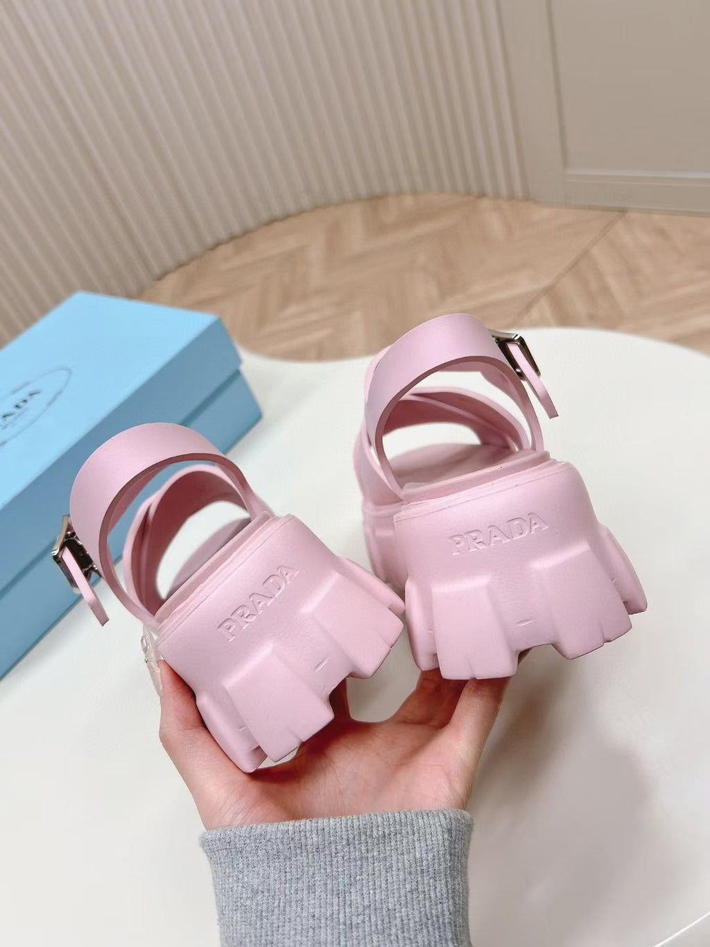 ZPX76P4 Popular sandals
