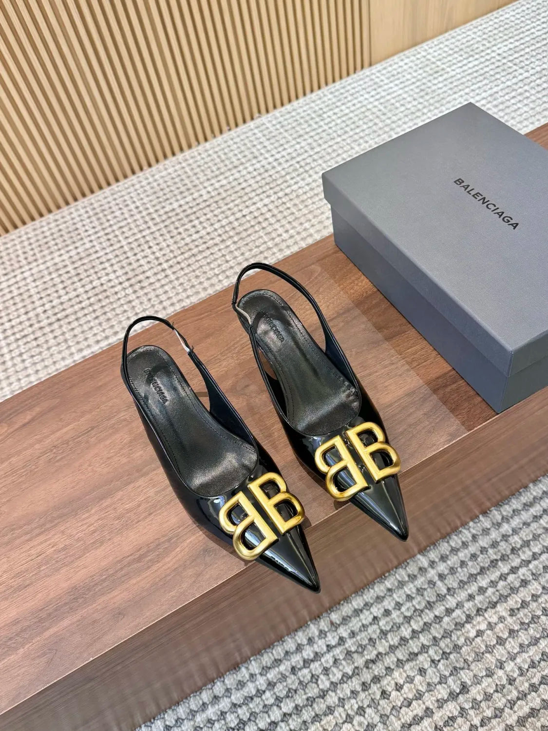 Z2Q55J45 Popular  leather High heels