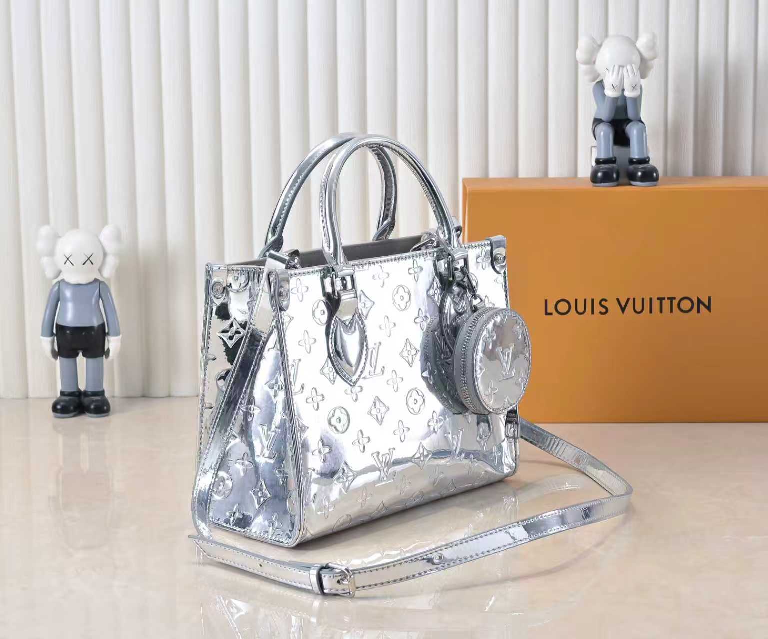 B1P36E36 Popular leather bag