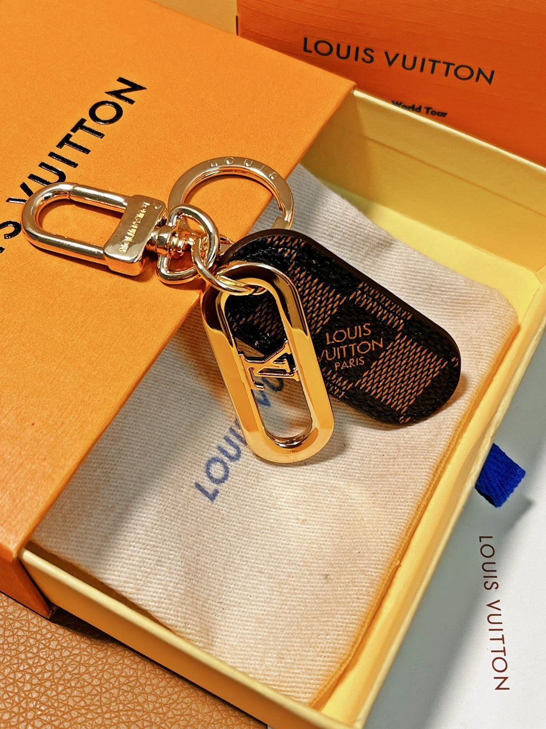 A1Z84E61  Popular key closure