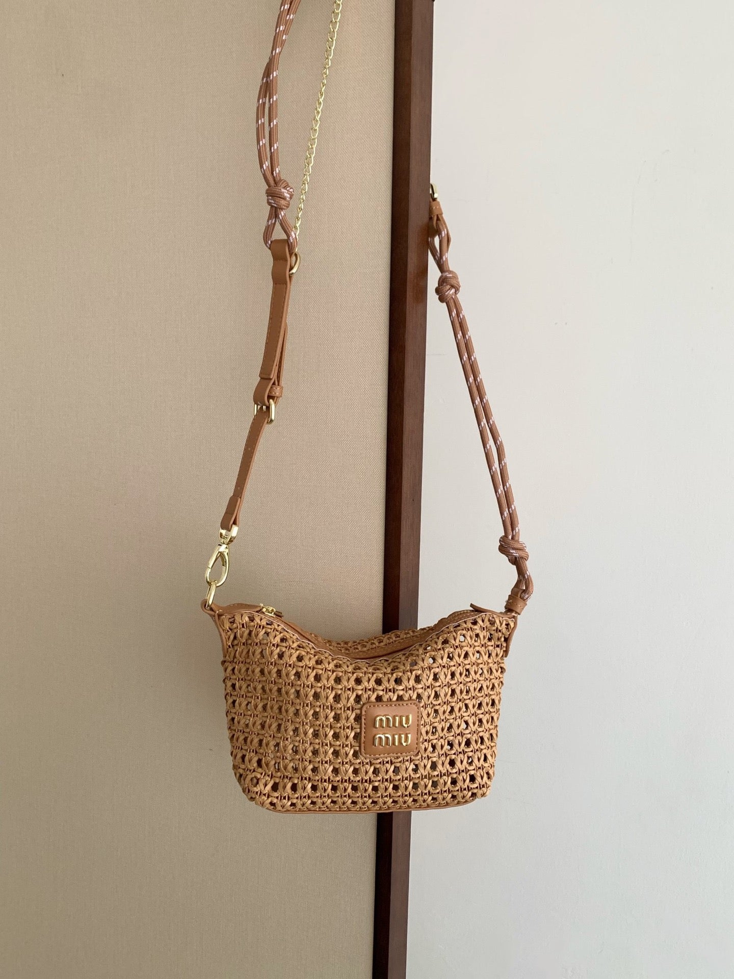 B1P36A51 Popular woven bag