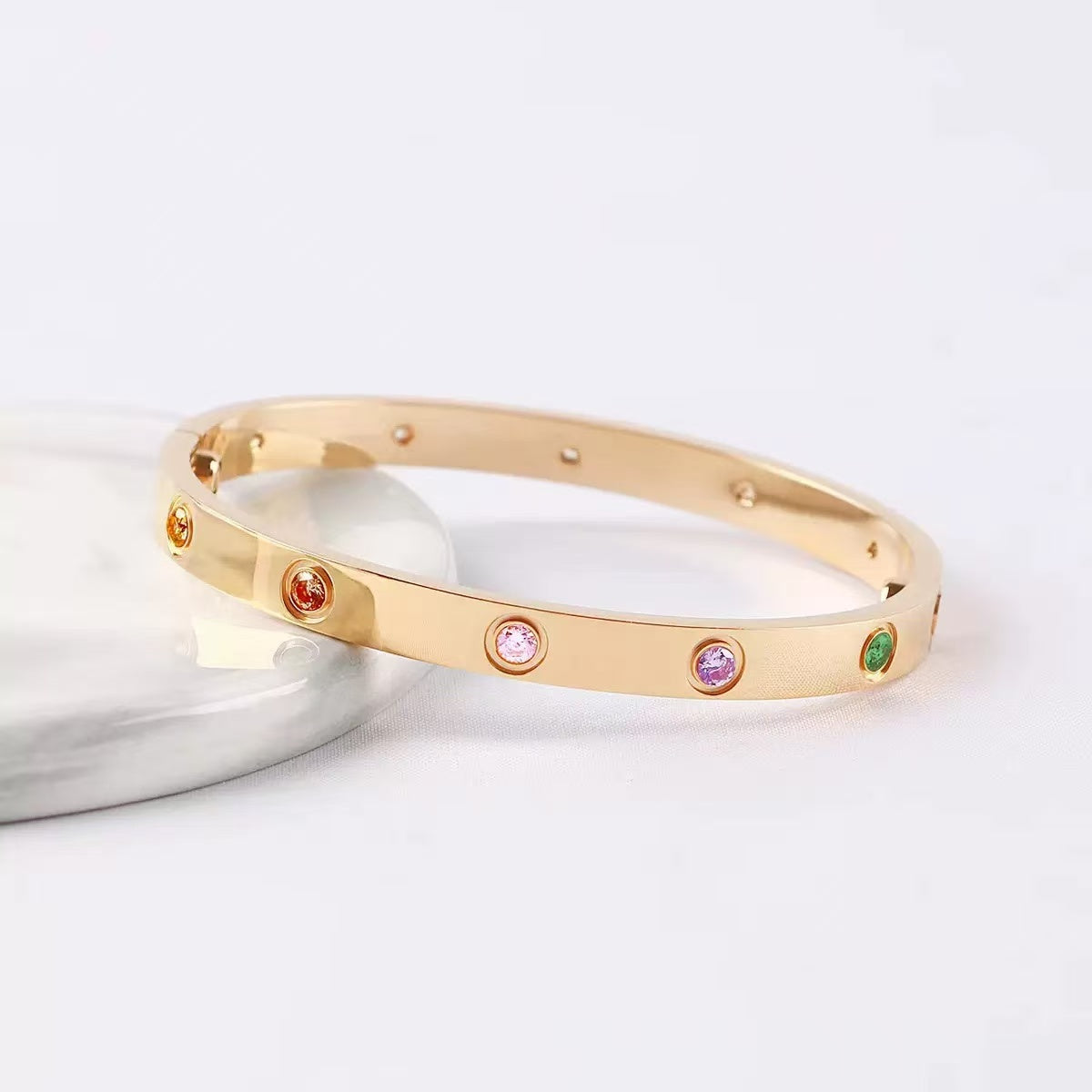 XP1X66K7K Popular Bracelets with a screwdriver