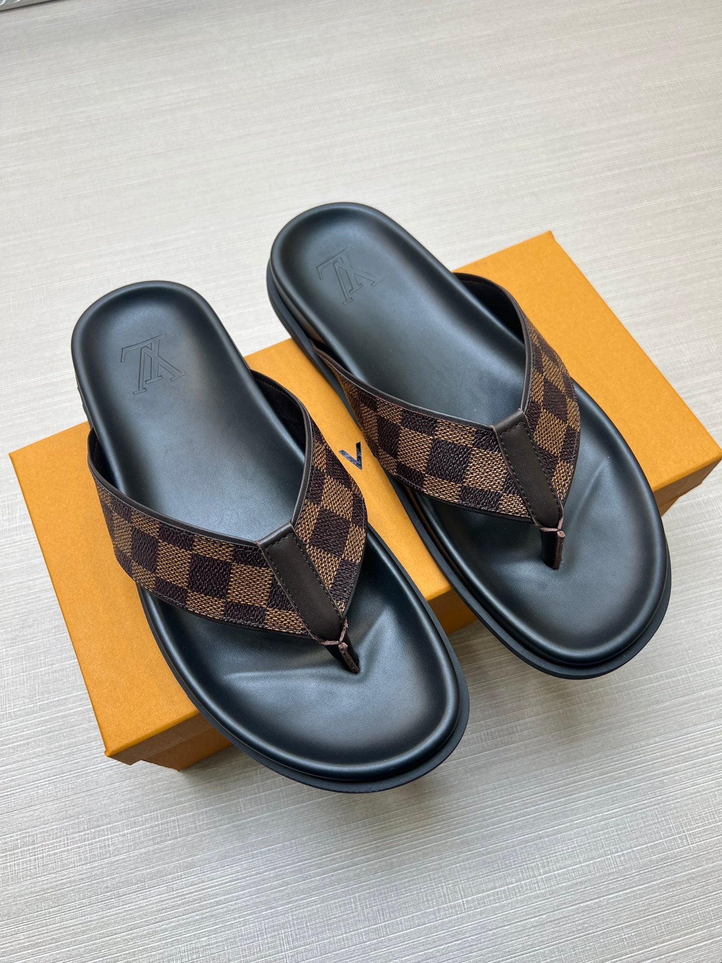 Z5ZE60 Popular slippers