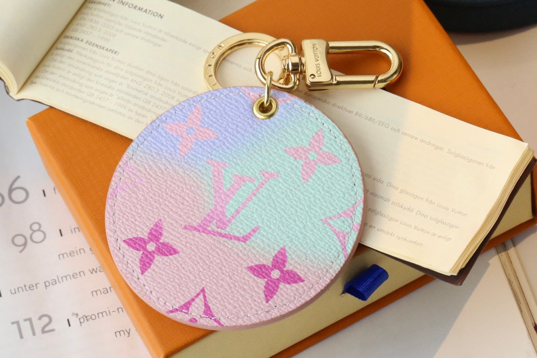 A1Q105E22 Popular bag 's charms accessories