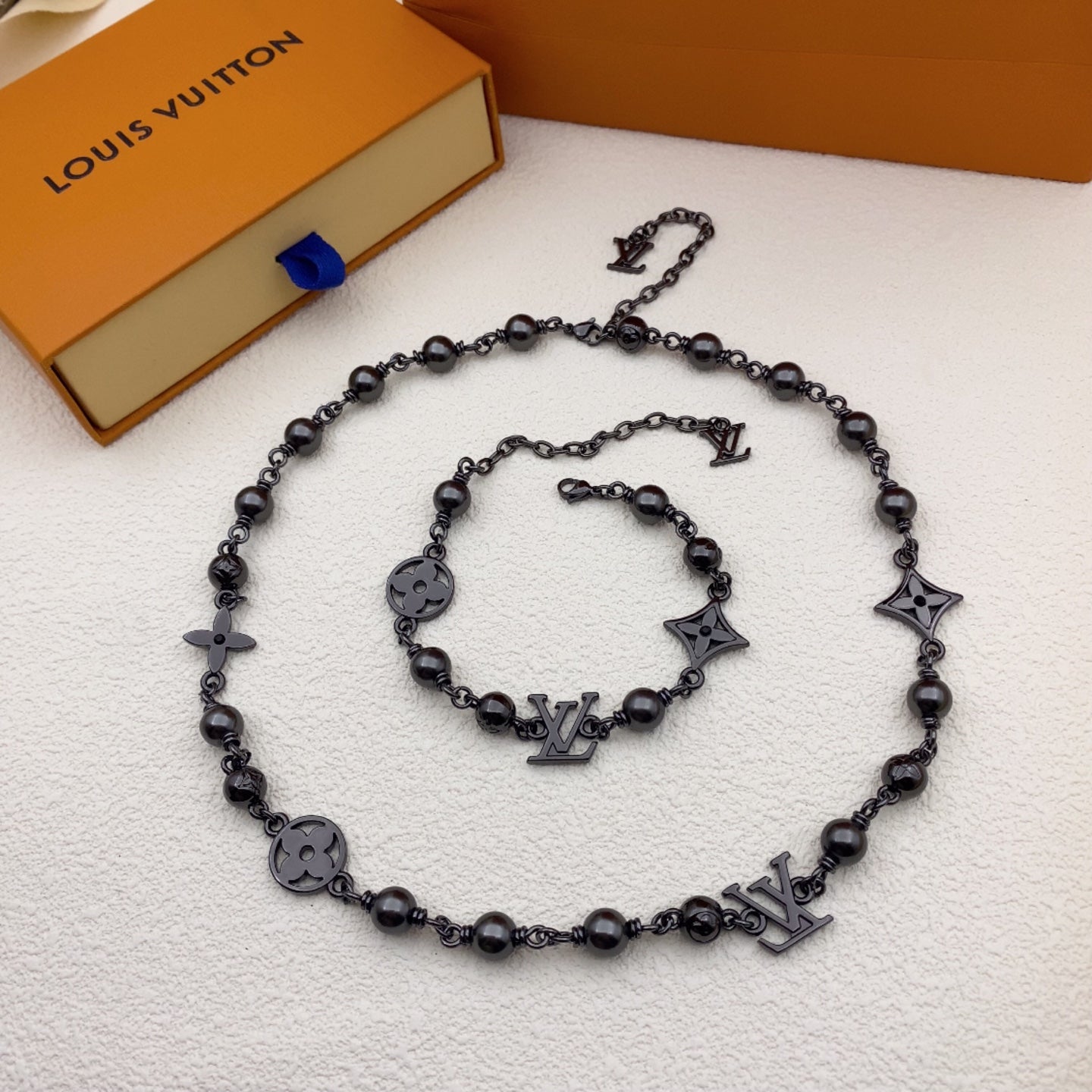 X1Q85E340X Popular Necklaces. Bracelets