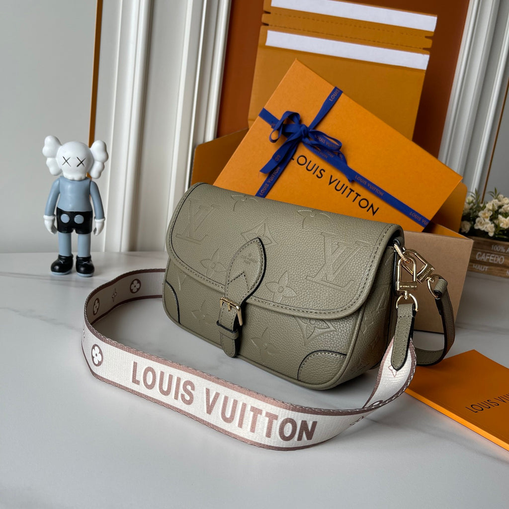 B1P36E38 Popular leather bag