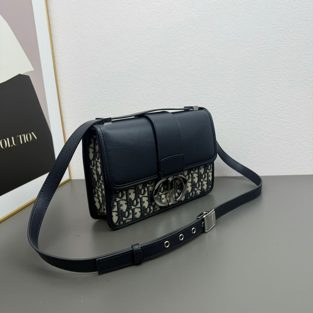 B1W25D82 Popular  leather bag