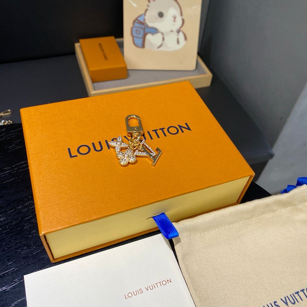 A1Z105E101 Popular bag 's charms accessories