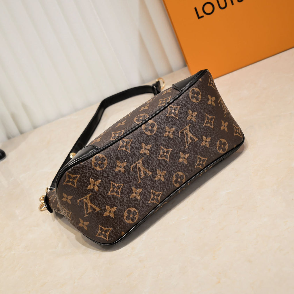 B1X104E57 Popular   leather bag