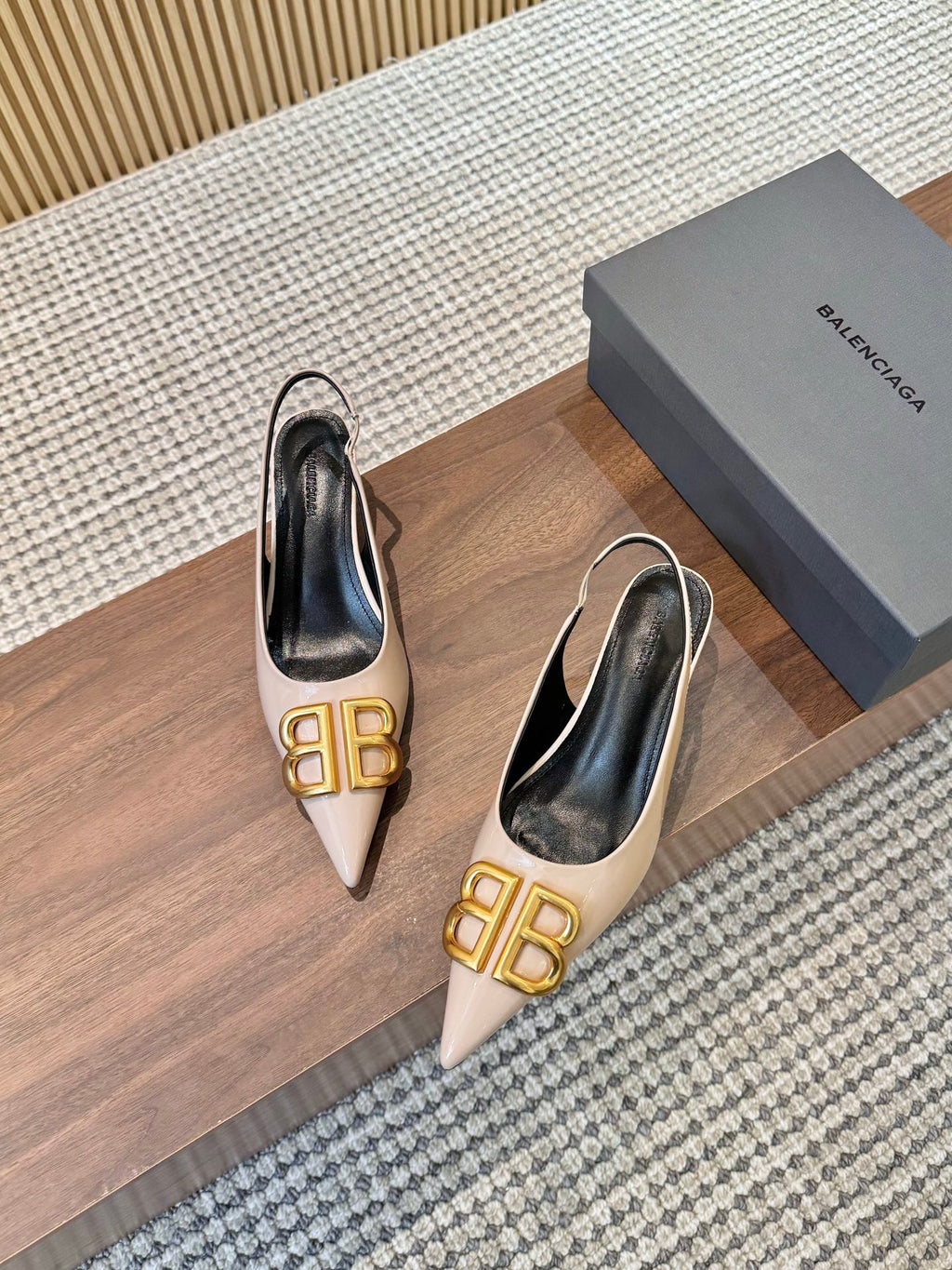 Z2Q55J45 Popular  leather High heels