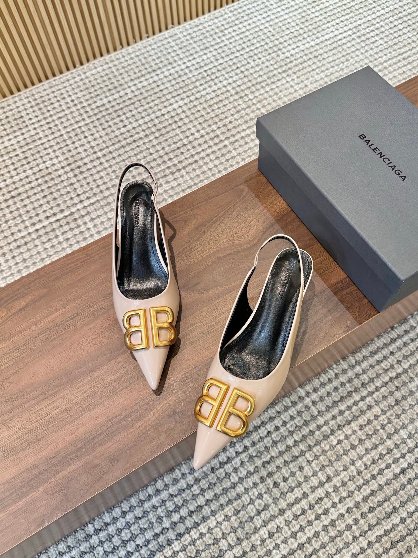 Z2Q55J45 Popular  leather High heels