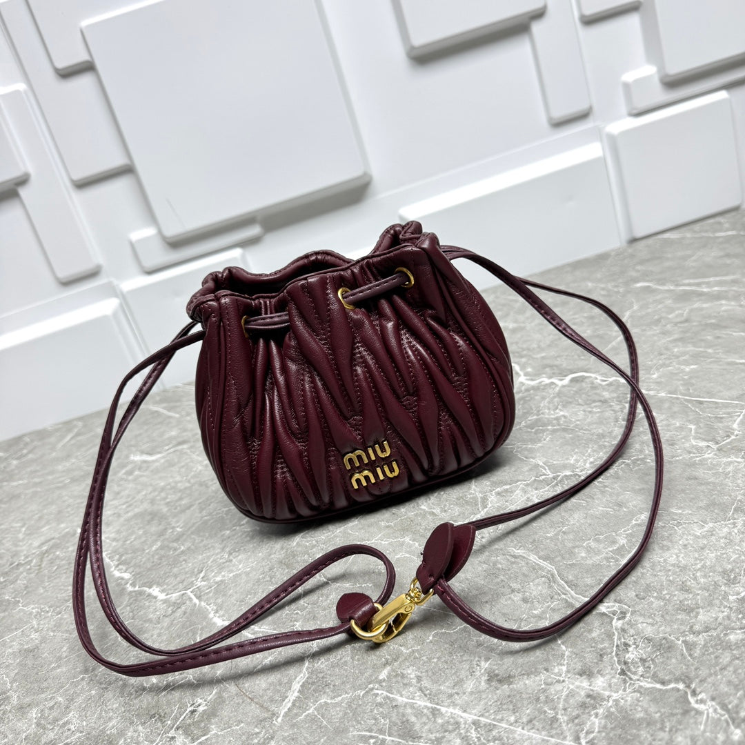 B1P36A81 Popular leather bag