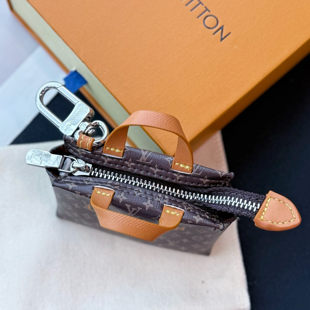 A1Z105E4 Popular bag 's charms accessories