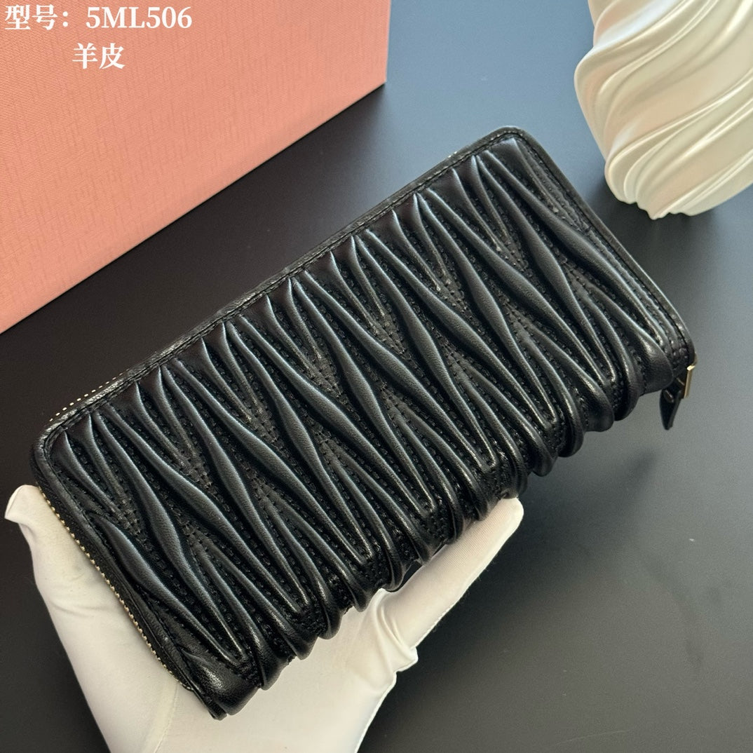 B1P46A123 Popular leather wallets