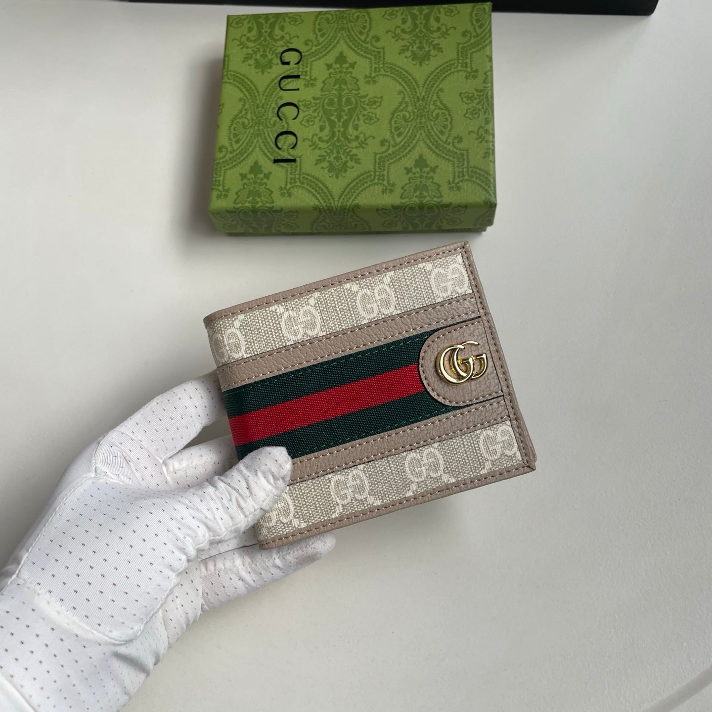 B1X46B7 Popular leather wallets ( with full packaging )