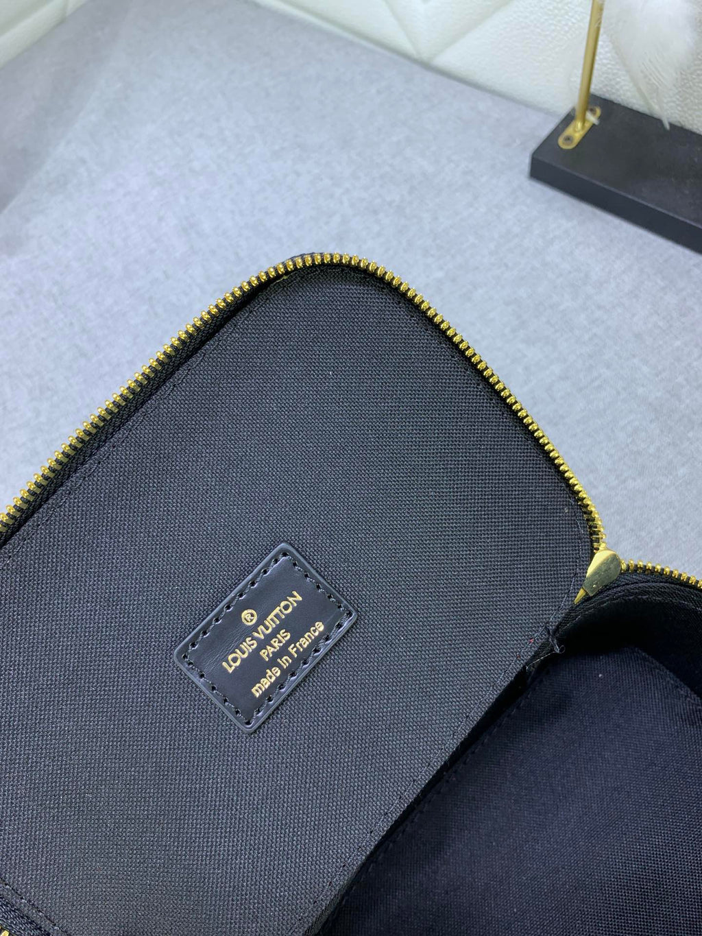 B1X34E272 Popular  leather bag 