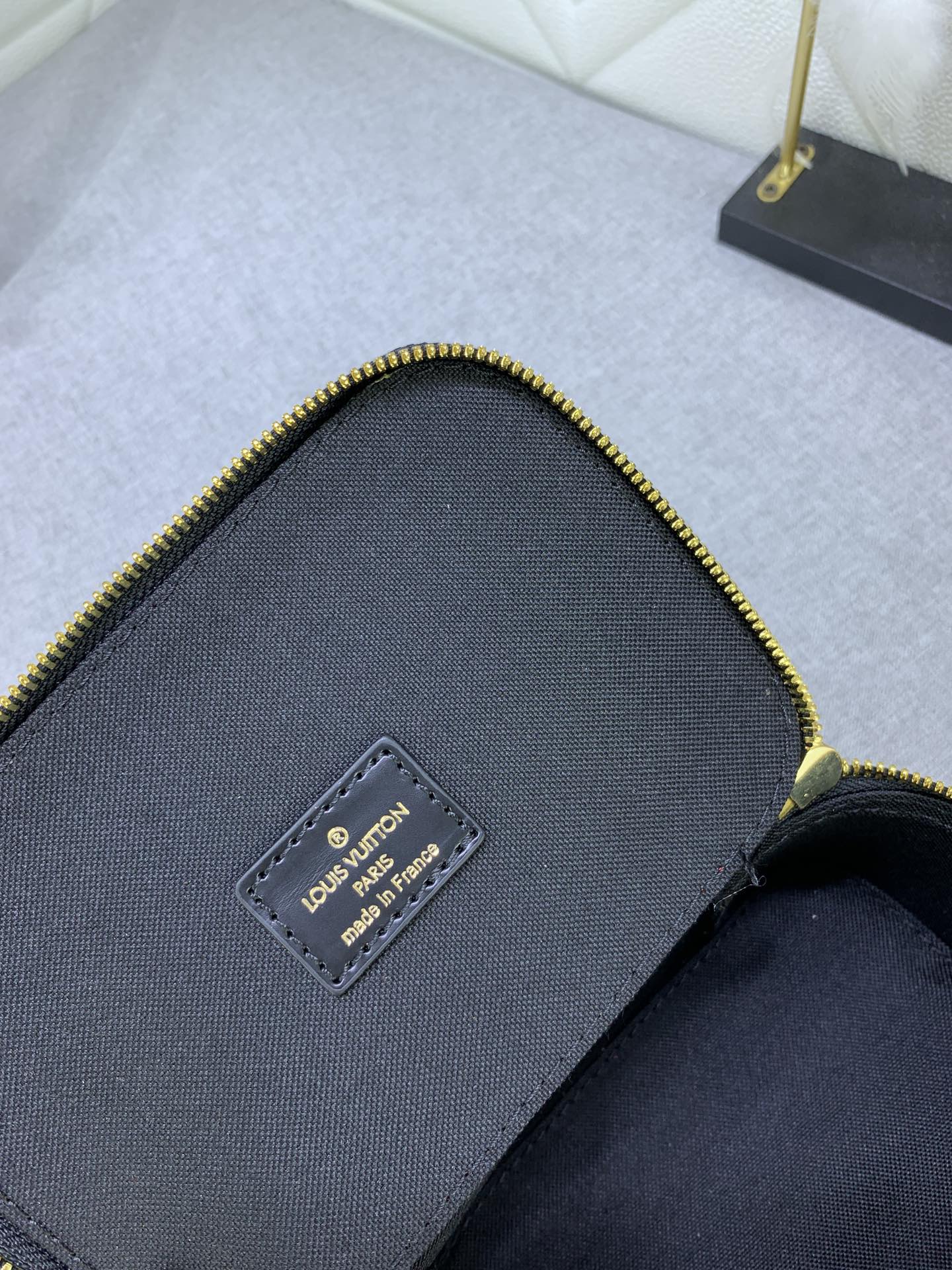 B1X34E272 Popular  leather bag 