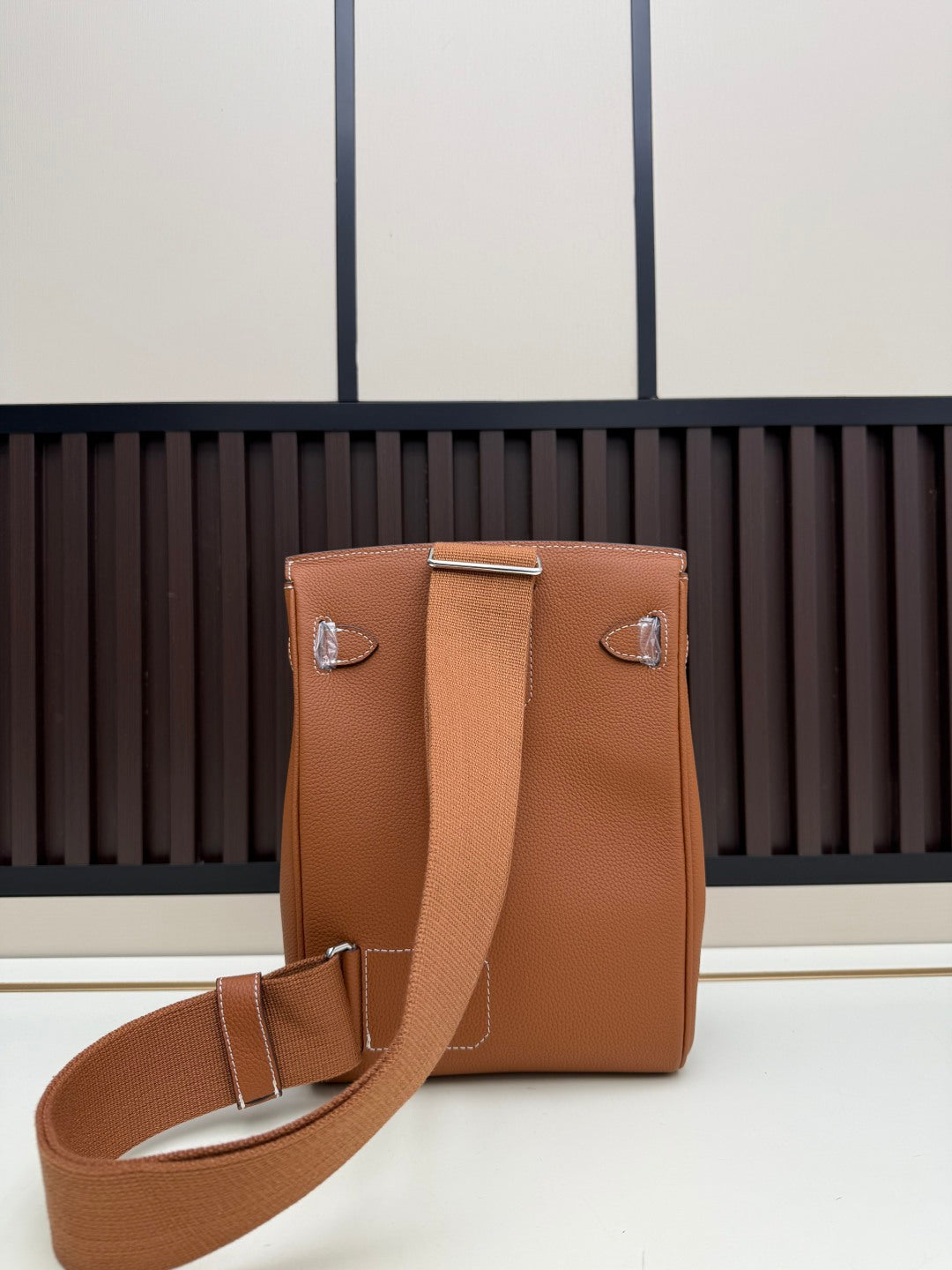 B1P36H45 Popular leather bag