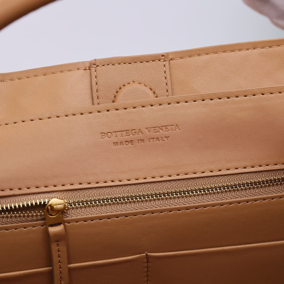 B1X66A35 Popular high-quality leather bag