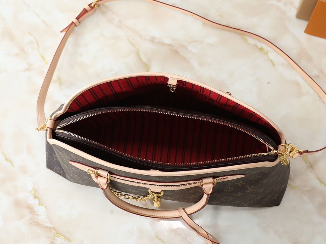 B1P46E107 Popular leather bag