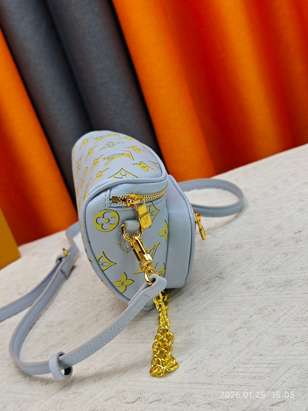 B1P46E76 Popular leather bag