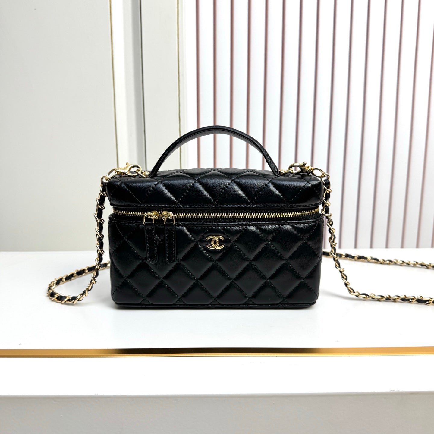 B1X66C19  Popular leather bag