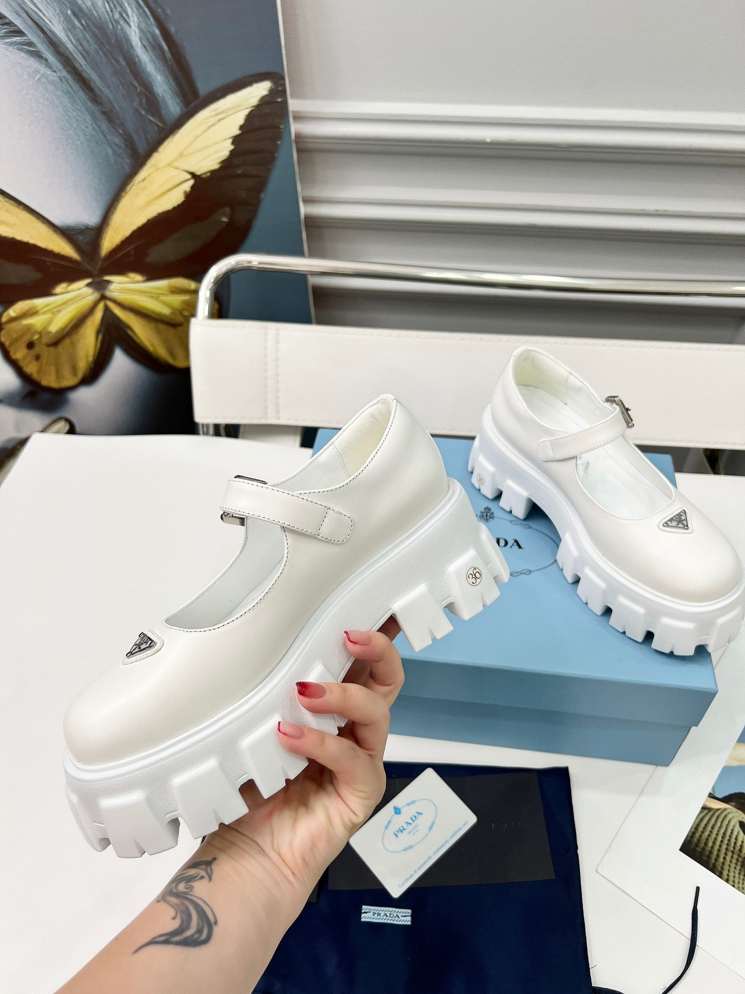 Z2Q95P143  Popular high-quality leather Shoes
